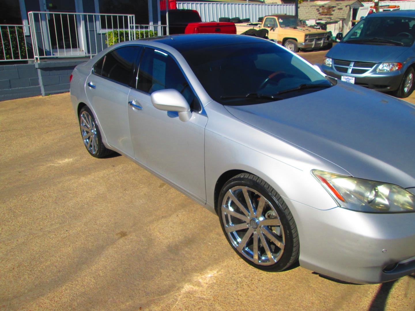 2007 SILVER Lexus ES 350 (JTHBJ46G172) , located at 1815 NE 28th St., Fort Worth, TX, 76106, (817) 625-6251, 32.795582, -97.333069 - Photo#2